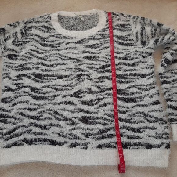 Mudd Fuzzy Zebra Print Sweater Plus Size XXL - Picture 6 of 8